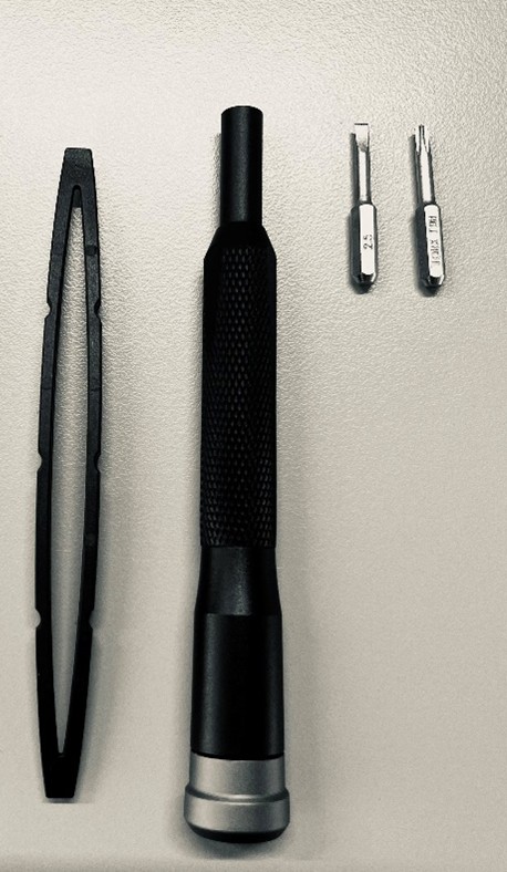 Beosound A5 benötigte Werkzeuge für den Batteriewechsel.jpg